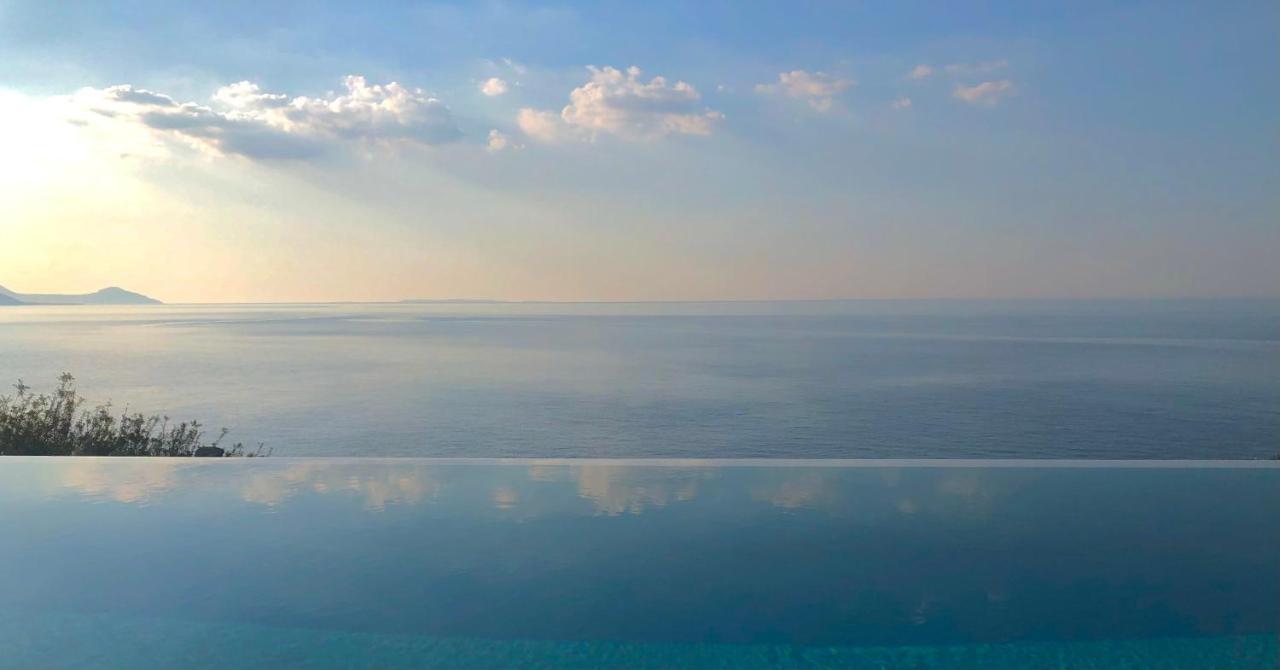 Kuro Beach House - Oceanfront Luxury & 25M Pool Αχλιά Εξωτερικό φωτογραφία