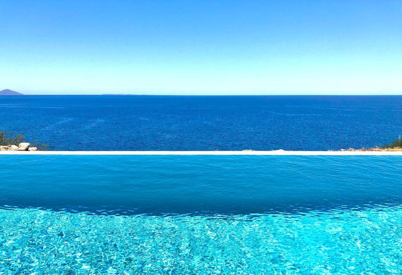 Kuro Beach House - Oceanfront Luxury & 25M Pool Αχλιά Εξωτερικό φωτογραφία