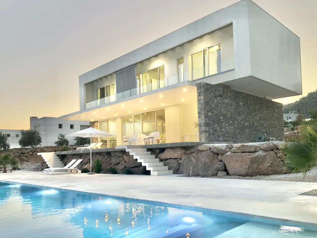 Kuro Beach House - Oceanfront Luxury & 25M Pool Αχλιά Εξωτερικό φωτογραφία