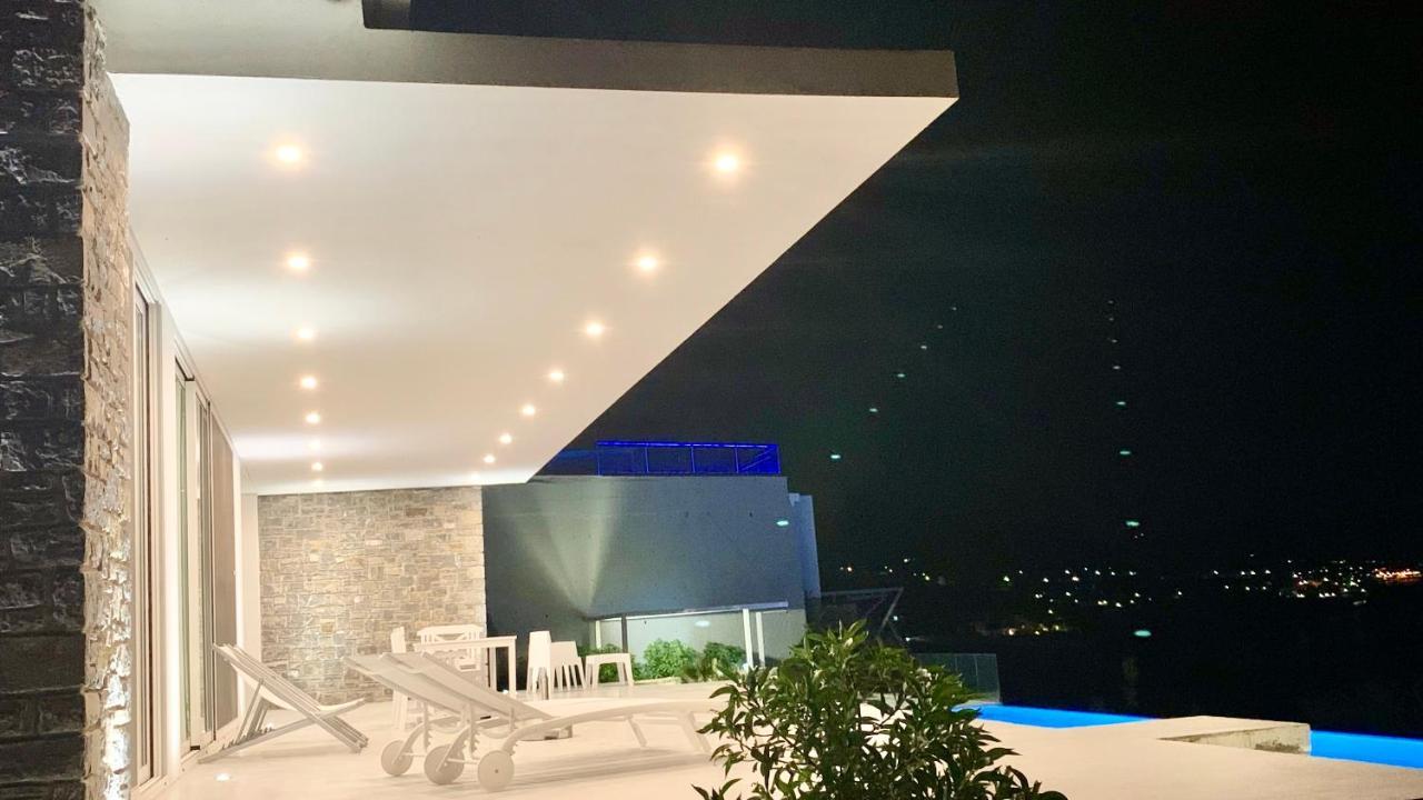 Kuro Beach House - Oceanfront Luxury & 25M Pool Αχλιά Εξωτερικό φωτογραφία